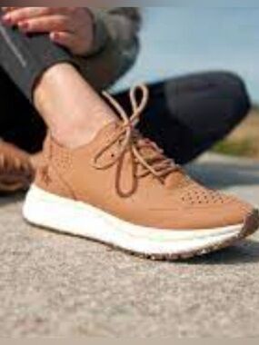 OTBT Free Sneaker in Camel